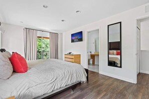 4 bedrooms, iron/ironing board, travel cot, WiFi
