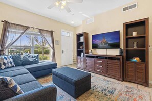 Smart TV - Relaxing 3BR Haven for 8 at Seven Dwarfs (Kissimmee)