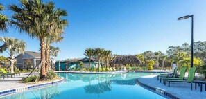 Una piscina techada, una piscina climatizada