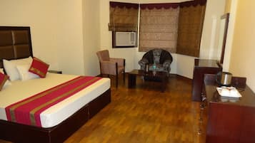 1 habitación, escritorio, wifi gratis y ropa de cama