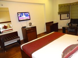 Deluxe Room | Desk, free WiFi, bed sheets