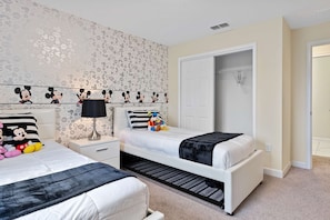 4 habitaciones, tabla de planchar con plancha, cuna de viaje y wifi