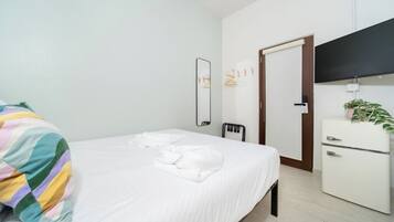 Habitación doble Deluxe | Escritorio, espacio para trabajar con laptop y wifi gratis