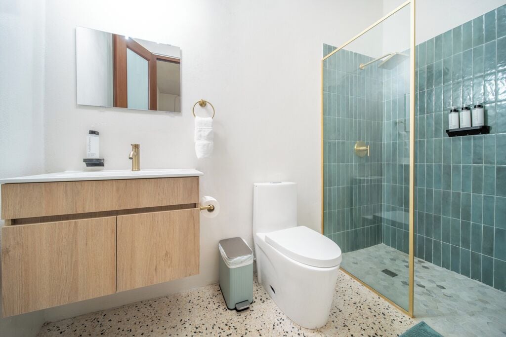 Photo - Room 14 Chill City Veranda with Free Parking, Near Miramar