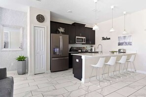 Fridge, microwave, oven, stovetop - Disney Familly Lovers up to 11 Guests (Kissimmee)