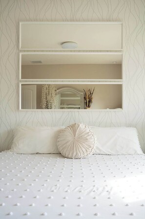 4 makuuhuonetta, silitysrauta/-lauta, vauvan matkasänky, Wi-Fi