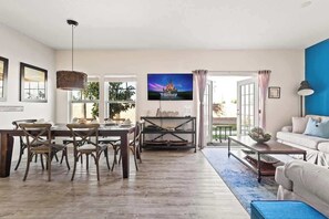 Smart TV, offices - Cozy 4BR Retreat Near Orlando Attractions (Kissimmee)