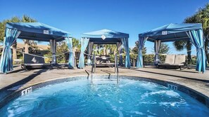 Alberca techada y alberca climatizada