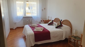 1 chambre, fer et planche Ă repasser, Wi-Fi, draps fournis