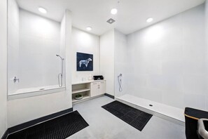 Hair dryer - New King Bed~Pet Friendly Loft (Austin)