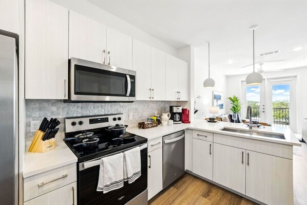 Fridge, microwave, oven, stovetop