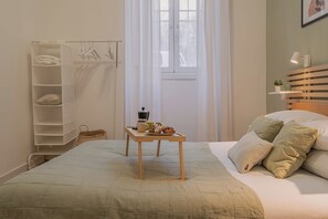 2 soveværelser, skrivebord, strygejern/strygebræt, weekendseng