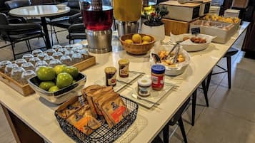 Sudah termasuk sarapan prasmanan setiap hari