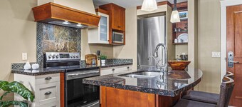 2 Bedroom Condo .Pool .Hot Tub .Gym .Spa