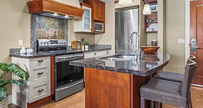 2 Bedroom Condo .Pool .Hot Tub .Gym .Spa