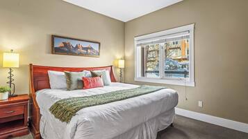 Apartamento familiar, 2 habitaciones, balcón | Ropa de cama de alta calidad, colchones viscoelásticos, caja fuerte