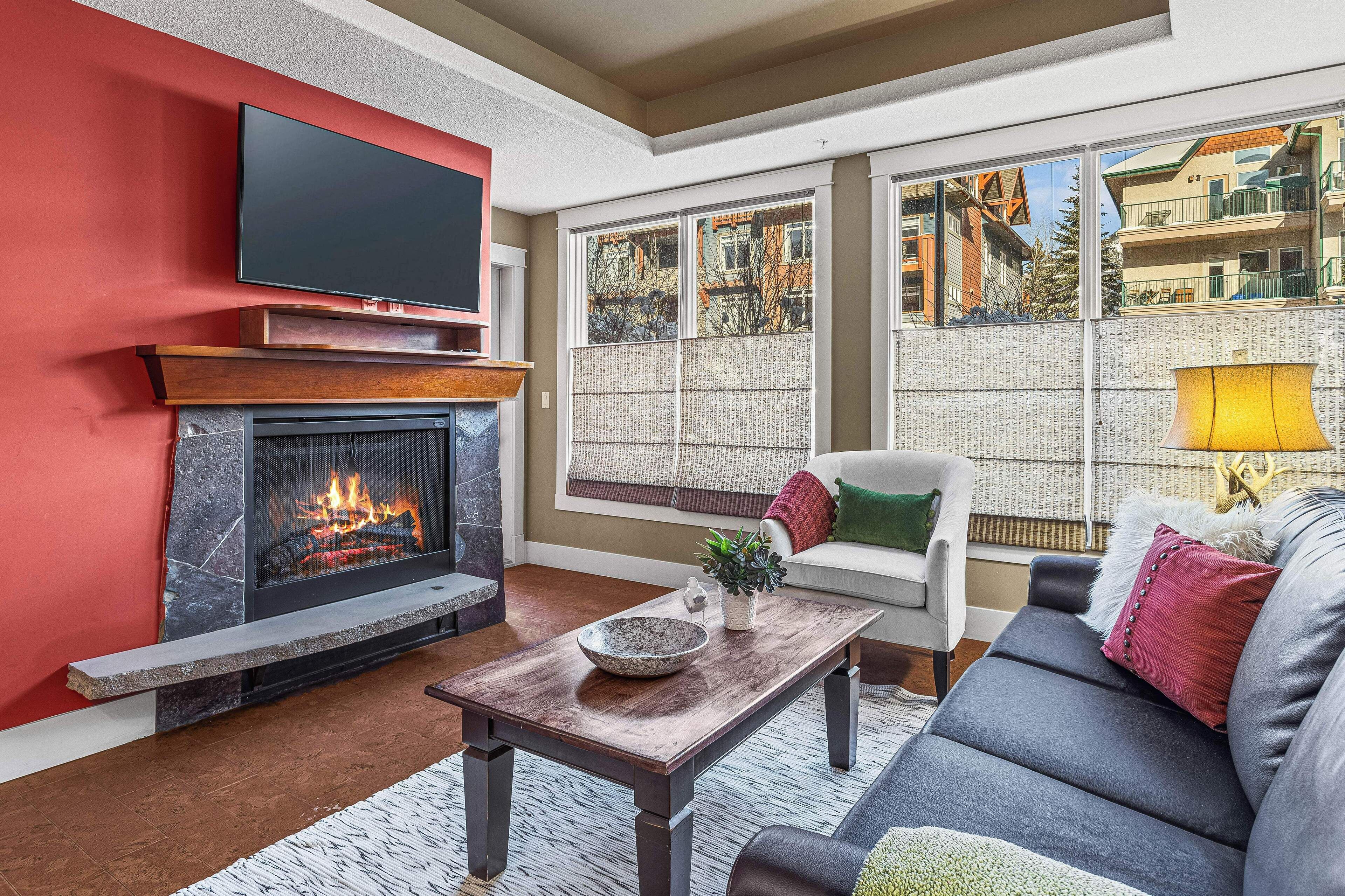 تلفزيون ذكي بحجم 50-بوصة يعرض قنوات تلفزيونية باشتراك مدفوع