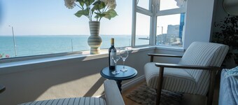 Ocean front 2-bed penthouse apartment in Carrickfergus with stunning views.