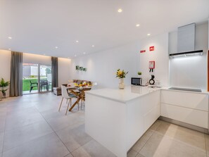 Kühlschrank, Mikrowelle, Ofen, Geschirrspüler