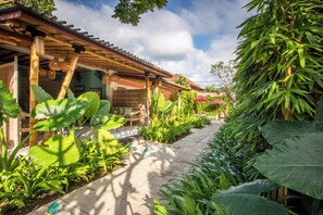 Grande Room 1 | Garden view - PinkPrivate Sanur - for Cool Adults Only (Denpasar)