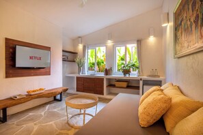 Huone (Grande Room 3) | Minibaari, tallelokero huoneessa, pimennysverhot, silitysrauta/-lauta