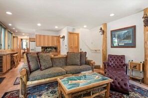 TV, fireplace - New Listing! Amazing Location Steps To Base Village. Outdoor Pool/HT. Parking. (Snowmass Village)