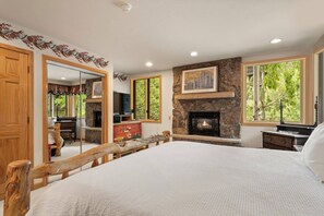 3 bedrooms, free WiFi, bed sheets - Amazing Location Steps To Base Village. Outdoor Pool/HT. Parking. (Snowmass Village)