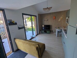 Smart TV - 2 minutes from the Bassin d'Arcachon, new timber-frame extension with garden. (AUDENGE)