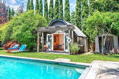 Luxury! Cigar Lounge, Pool, Hot Tub, BBQ, GAMES