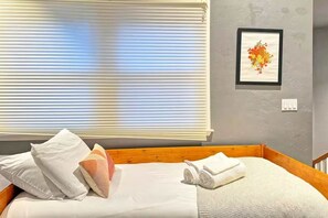 4 bedrooms, desk, iron/ironing board, travel crib