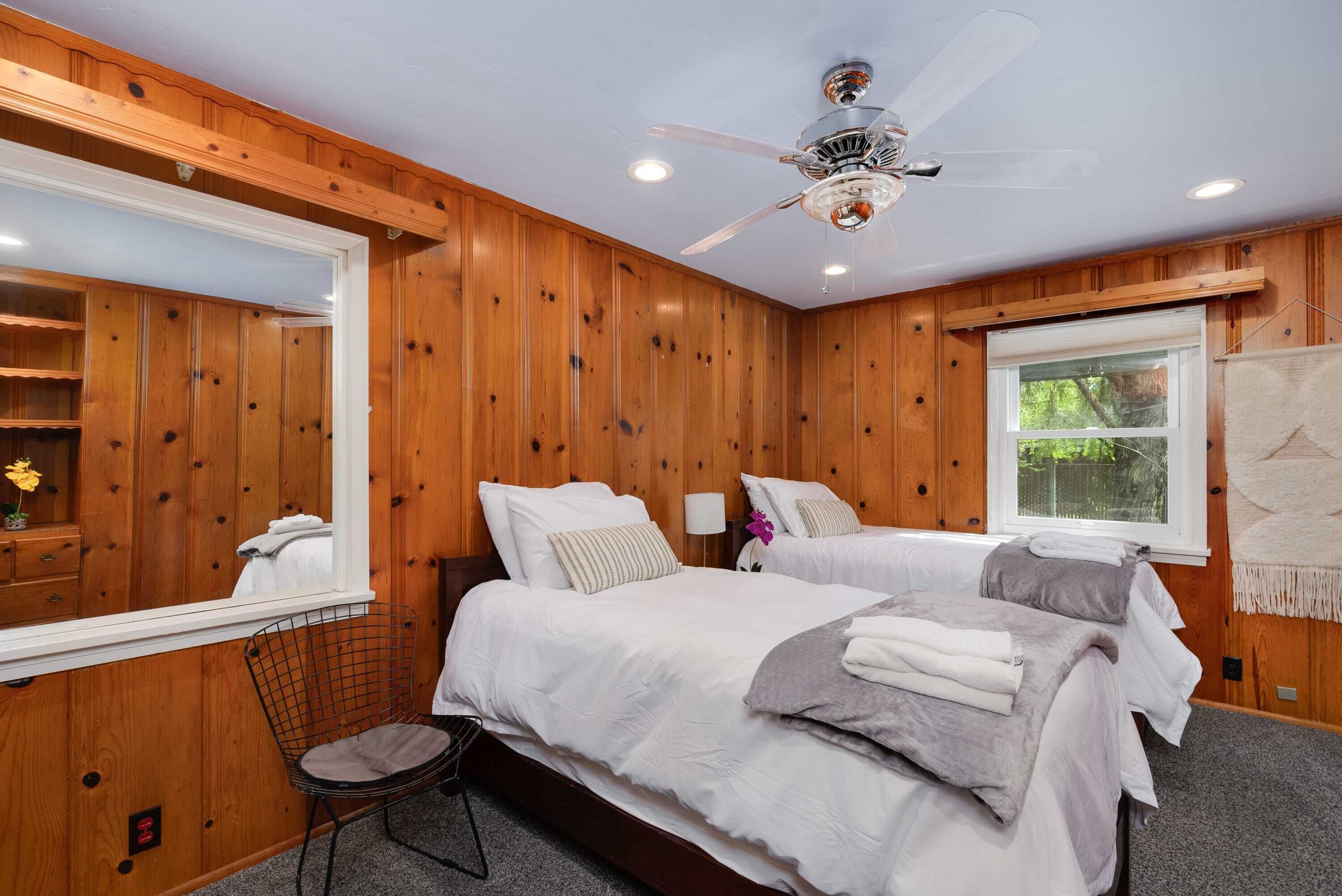 4 bedrooms, desk, iron/ironing board, travel cot