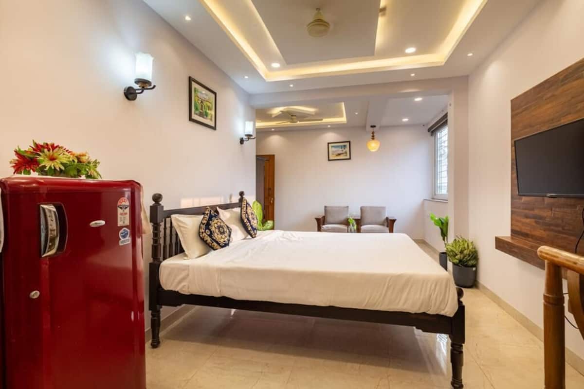 Grand Studio | Premium bedding, in-room safe, desk, laptop workspace