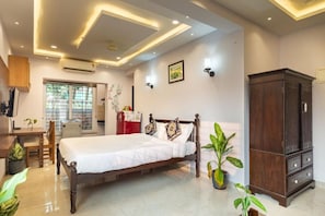 Grand Studio | Premium bedding, in-room safe, desk, laptop workspace - Bhoomika Resort (Assagao)