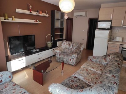 Sunny apartment with a wonderful view - parking
