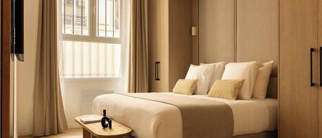 2 bedrooms, laptop workspace, iron/ironing board, bed sheets