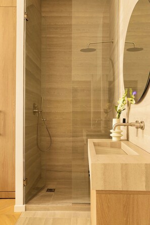 Apartment | Bathroom | Hair dryer, shampoo - Sublime Air-conditioned Flat Le Marais (Paris)