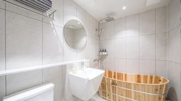 Queen Room Spa | Free WiFi