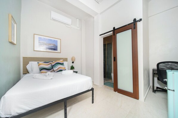 Luxury Double Room, 1 Queen Bed | Free WiFi - Room 7: Design-Forward Studio by Lagoon (San Juan)