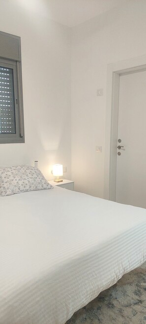 2 bedrooms, iron/ironing board, travel cot, free WiFi