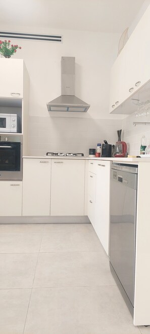 Fridge, microwave, oven, stovetop - K-Home Kiryat Gat. (Kiryat Gat)