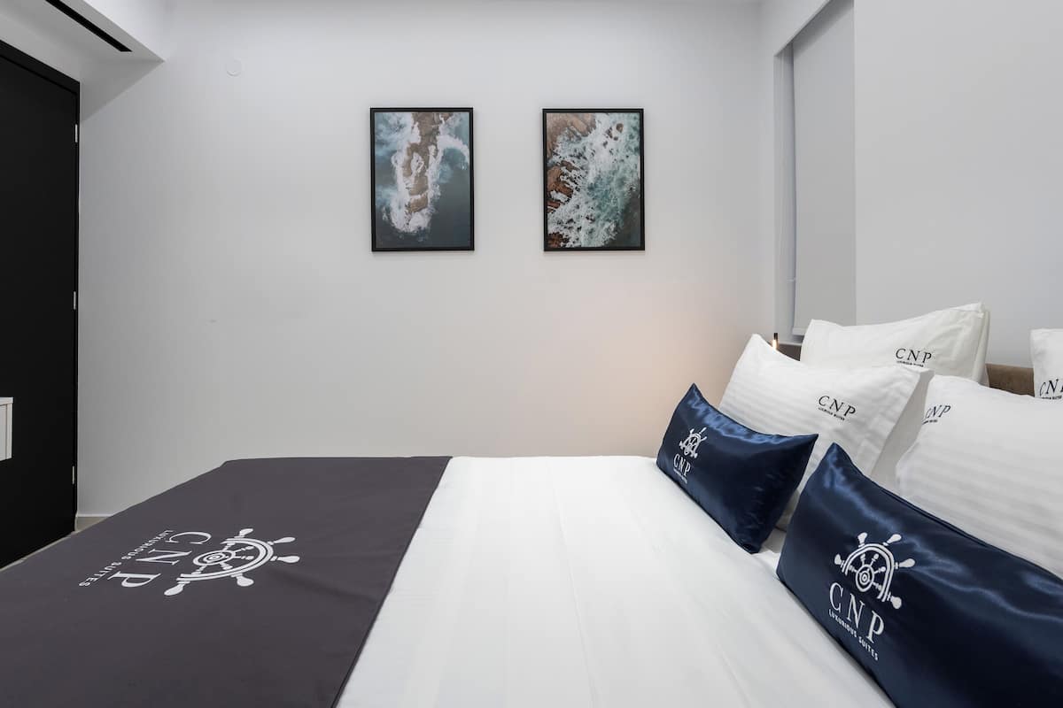 Circe | Sengetøy av topp kvalitet, memory foam-senger, minibar og safe på rommet