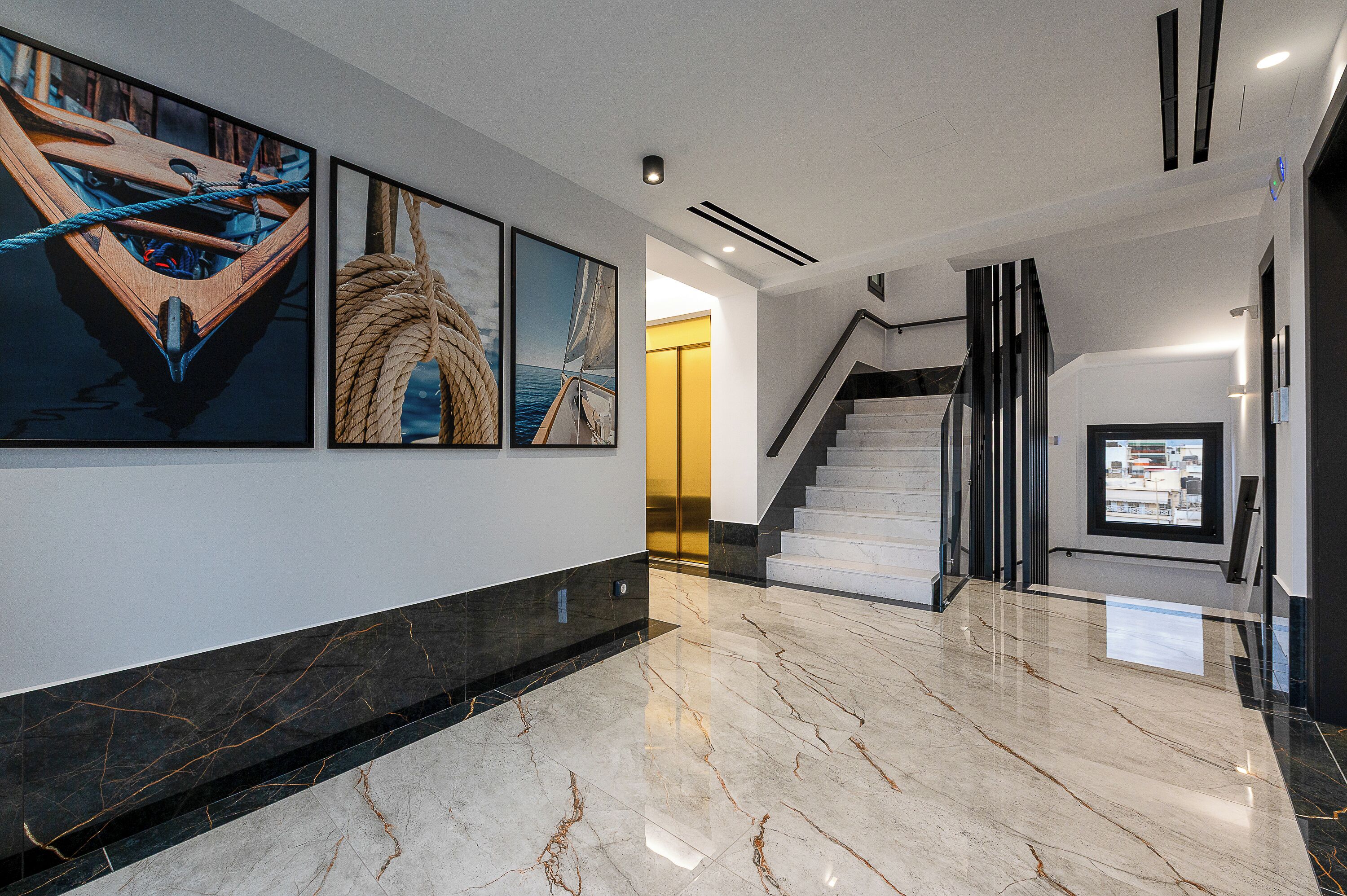 Foto - Captain Napoleon Paterakis CNP Luxurious Suites