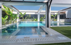 Outdoor pool, open 8:00 AM to 7:00 PM, pool loungers - Captain Napoleon Paterakis CNP Luxurious Suites (Heraklion)