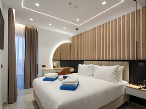 Premium bedding, memory-foam beds, minibar, in-room safe - Captain Napoleon Paterakis CNP Luxurious Suites (Heraklion)