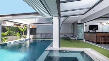 Outdoor pool, open 8:00 AM to 7:00 PM, pool loungers