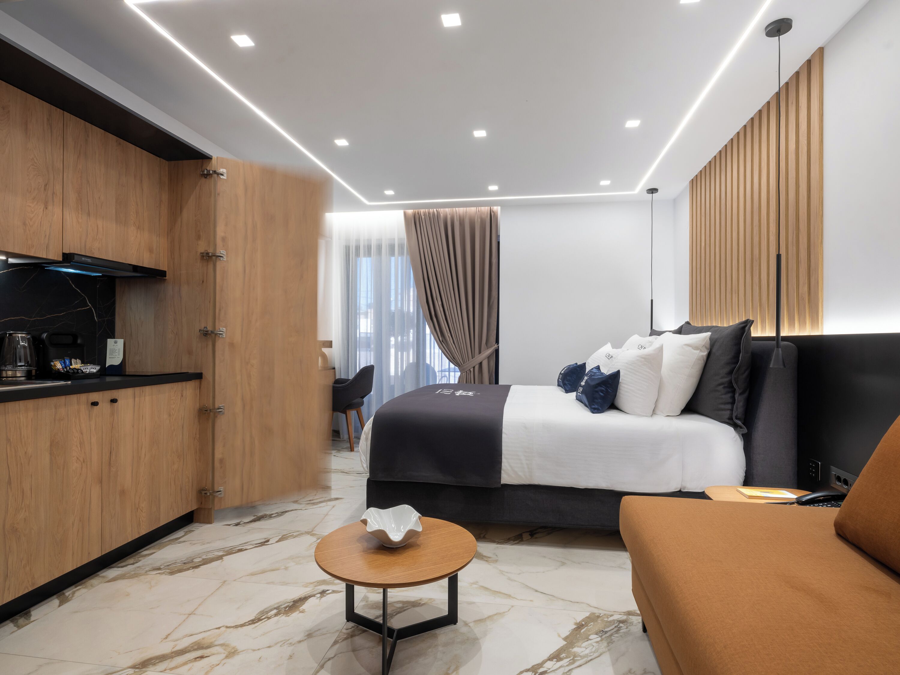 Ithaca | Sengetøy av topp kvalitet, memory foam-senger, minibar og safe på rommet