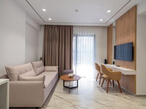 Premium bedding, memory-foam beds, minibar, in-room safe - Captain Napoleon Paterakis CNP Luxurious Suites (Heraklion)