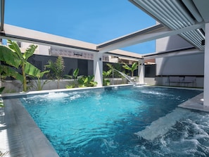 Outdoor pool, open 8:00 AM to 7:00 PM, pool loungers - Captain Napoleon Paterakis CNP Luxurious Suites (Heraklion)