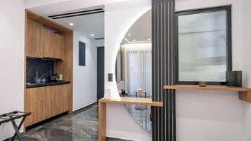 Literie de qualité supérieure, matelas mémoire de forme, minibar