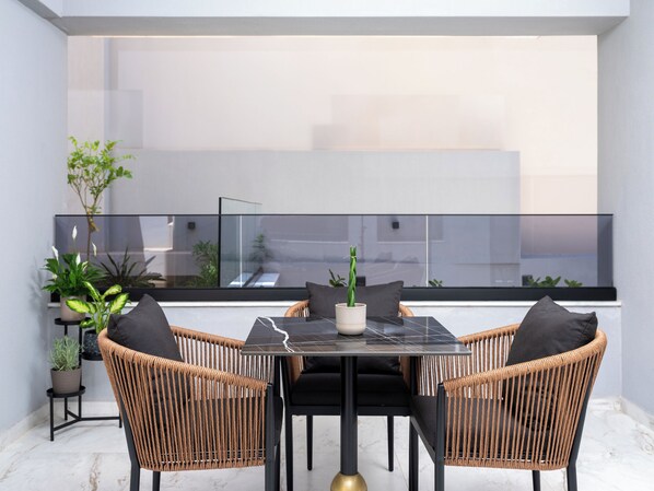 Coin salon dans le hall